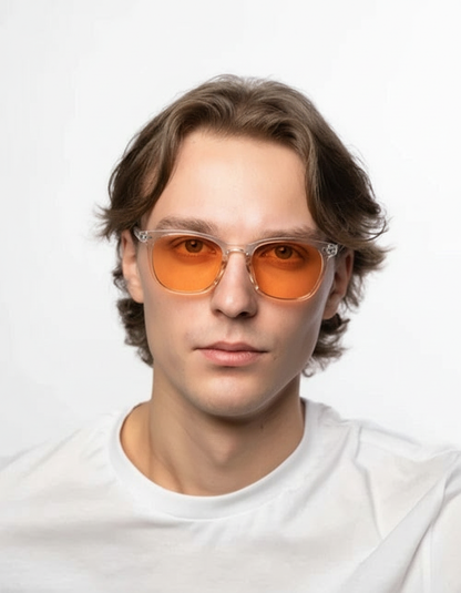 Glasögon med orangea linser